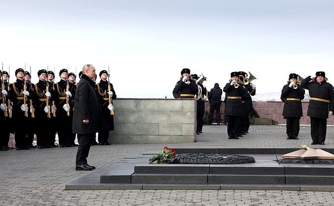 Визит в мемориальный комплекс «Защитникам Заполярья» Визит в мемориальный комплекс «Защитникам Заполярья»