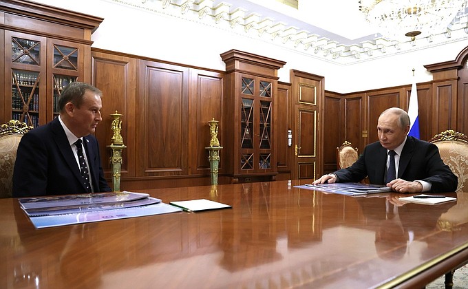 Переговоры с губернатором Ленинградской области Александром Дрозденко Переговоры с губернатором Ленинградской области Александром Дрозденко