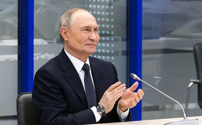 Президент России принял участие в церемонии запуска отгрузки угля с терминала «Лавна» Президент России принял участие в церемонии запуска отгрузки угля с терминала «Лавна»