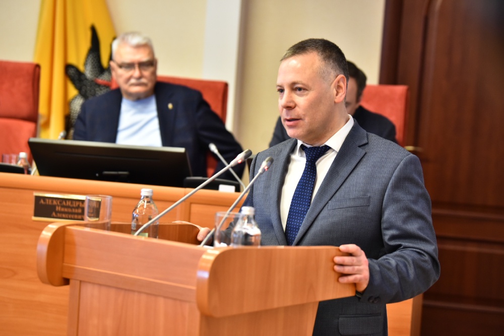 Михаил Евраев представил Ярославской областной Думе отчет о работе за год Михаил Евраев представил Ярославской областной Думе отчет о работе за год