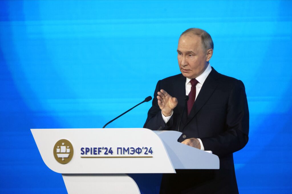 МИД РФ: Путин примет участие в Петербургском международном экономическом форуме МИД РФ: Путин примет участие в Петербургском международном экономическом форуме