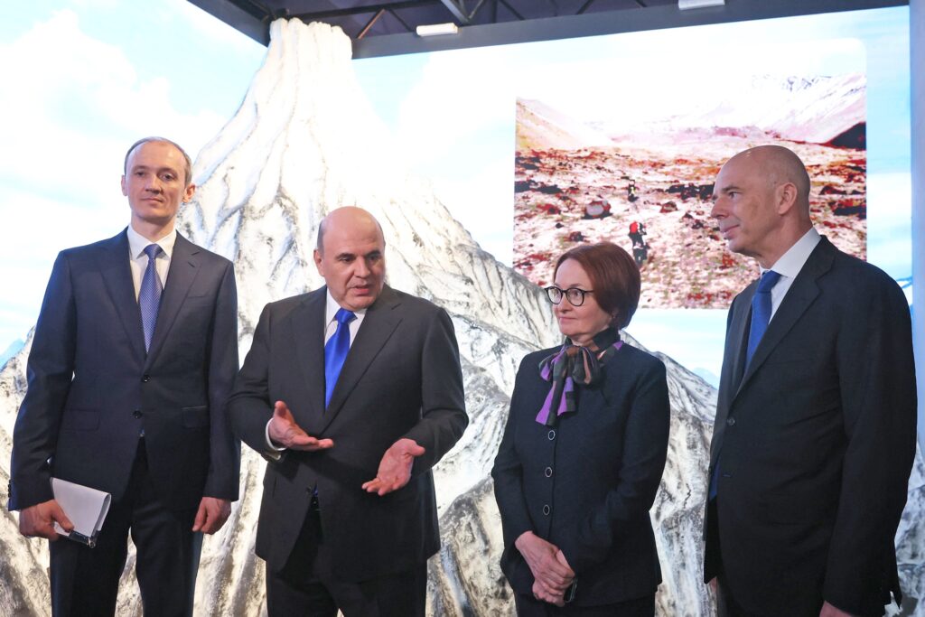 Россия должна быть готова к любым сценариям в мировой экономике. О чем говорил Мишустин на заседании коллегии Минфина Россия должна быть готова к любым сценариям в мировой экономике. О чем говорил Мишустин на заседании коллегии Минфина