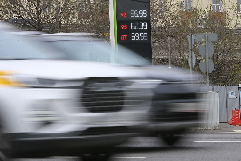 Почему бензин и дизель на АЗС не дешевеют вместе с нефтью Почему бензин и дизель на АЗС не дешевеют вместе с нефтью