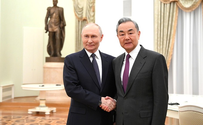 Встреча Президента России с Министром иностранных дел Китая Ван И Встреча Президента России с Министром иностранных дел Китая Ван И