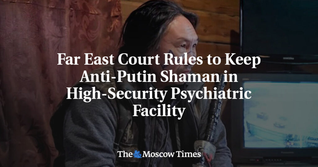 Суд на Дальнем Востоке постановил оставить шамана, выступающего против Путина, в психиатрической клинике строгого режима Суд на Дальнем Востоке постановил оставить шамана, выступающего против Путина, в психиатрической клинике строгого режима