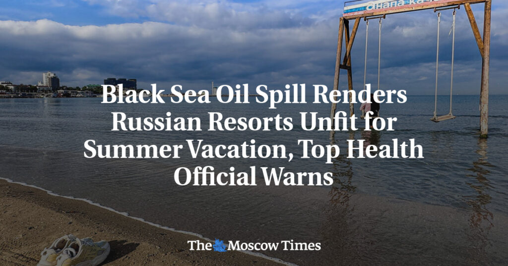 Разлив нефти в Черном море делает российские курорты непригодными для летнего отдыха, предупреждает главный санитарный врач Разлив нефти в Черном море делает российские курорты непригодными для летнего отдыха, предупреждает главный санитарный врач
