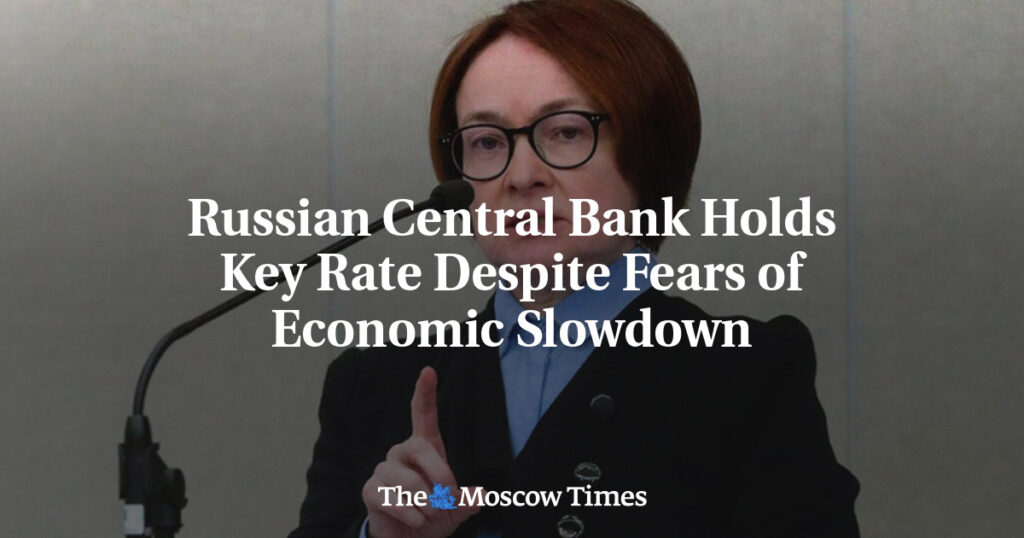 Центробанк России удерживает ключевую ставку вопреки опасениям замедления экономики Центробанк России удерживает ключевую ставку вопреки опасениям замедления экономики