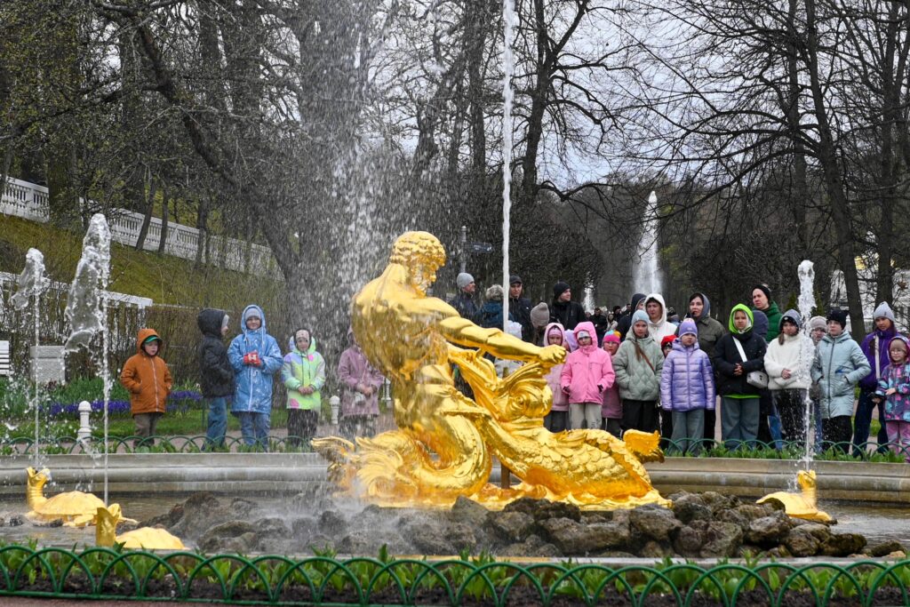 В Петергофе открыт “Фонтанный сезон”: Какие новшества ждут туристов в этом году В Петергофе открыт “Фонтанный сезон”: Какие новшества ждут туристов в этом году