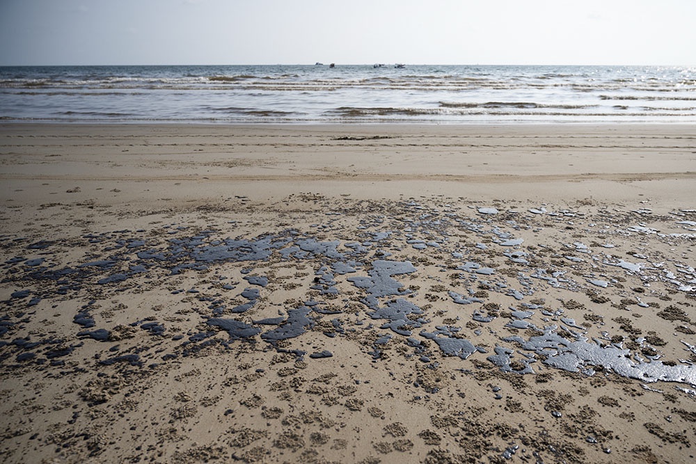 АТОР: Российских туристов переселяют в другие отели в ОАЭ разлива нефти АТОР: Российских туристов переселяют в другие отели в ОАЭ разлива нефти