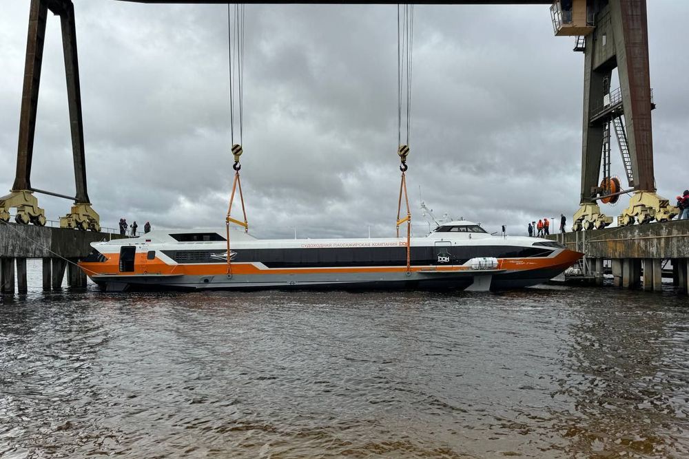 Для Ростовской области спущен на воду первый сверхскоростной “Метеор” Для Ростовской области спущен на воду первый сверхскоростной “Метеор”