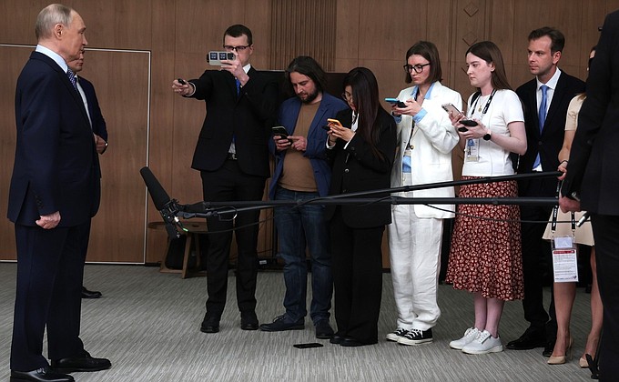 Президент России ответил на вопросы журналистов Президент России ответил на вопросы журналистов