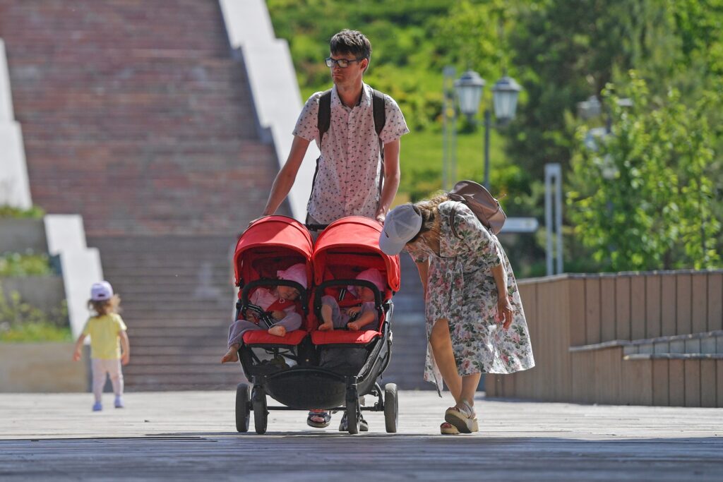 Депутаты Госдумы предложили выдавать супругам на юбилеи акции госкомпаний Депутаты Госдумы предложили выдавать супругам на юбилеи акции госкомпаний