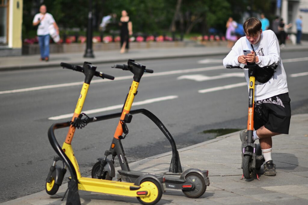 В России могут ввести единые стандарты для аренды самокатов В России могут ввести единые стандарты для аренды самокатов