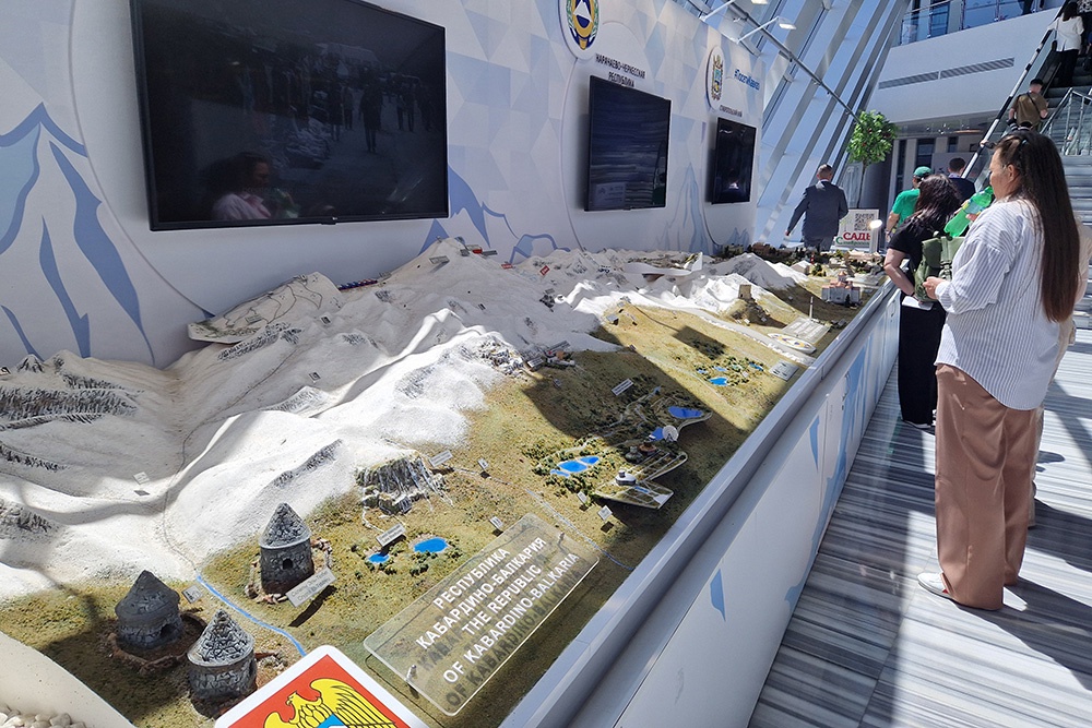 Проект Национальной Кавказской тропы представили на КИФ-2025 Проект Национальной Кавказской тропы представили на КИФ-2025