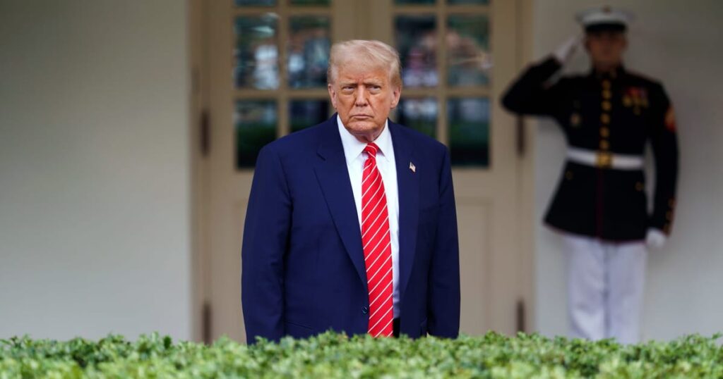 Раздосадованный Трамп критикует Путина и Украину на фоне срыва надежд на мирные переговоры Раздосадованный Трамп критикует Путина и Украину на фоне срыва надежд на мирные переговоры