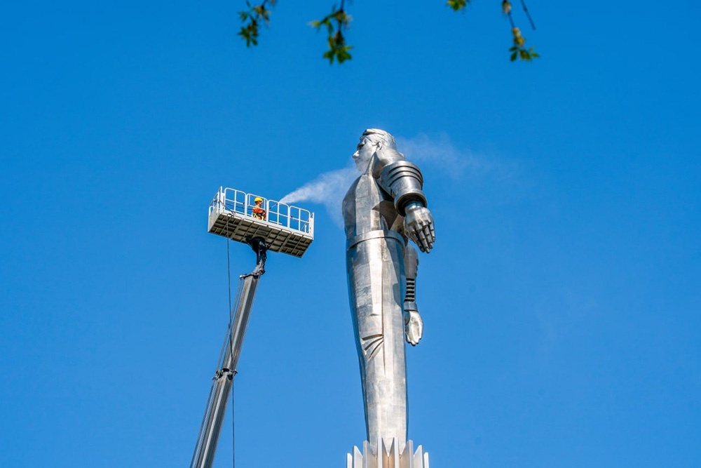 В Москве помыли больше тысячи памятников В Москве помыли больше тысячи памятников