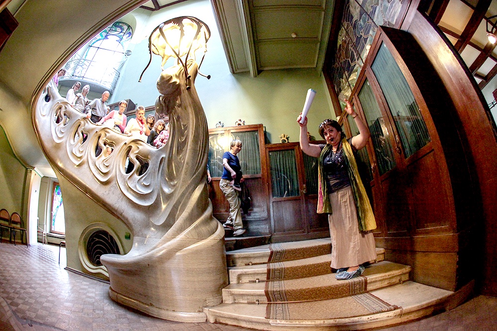 В Москве растет популярность экскурсий с чашкой чая в жилых квартирах: куда можно сходить и сколько это стоит В Москве растет популярность экскурсий с чашкой чая в жилых квартирах: куда можно сходить и сколько это стоит