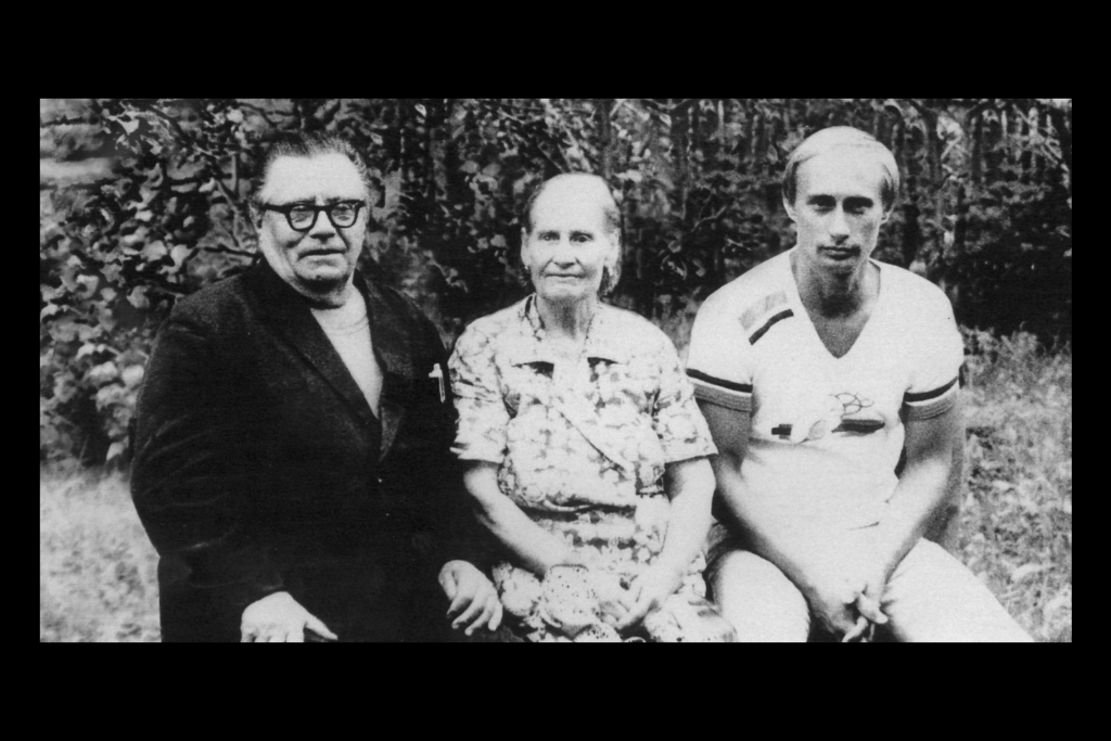 25 лет правления Путина: как он преобразил Россию 25 лет правления Путина: как он преобразил Россию