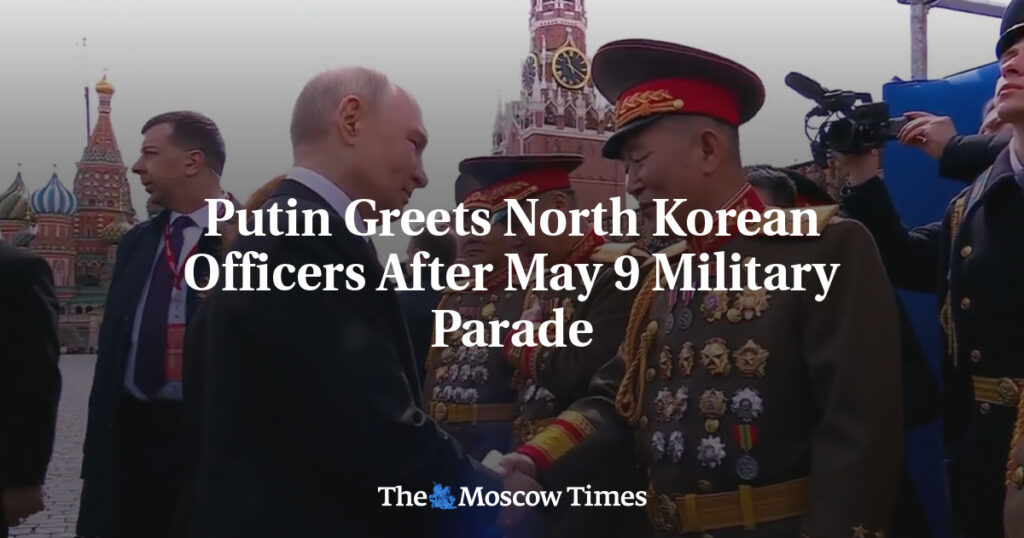 Путин приветствовал северокорейских офицеров после парада Победы 9 мая Путин приветствовал северокорейских офицеров после парада Победы 9 мая