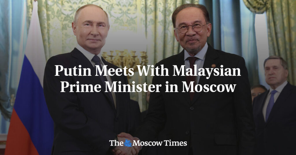 Путин встретился с премьер-министром Малайзии в Москве Путин встретился с премьер-министром Малайзии в Москве