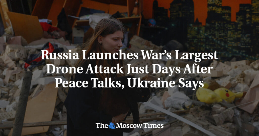 Россия начала крупнейшую атаку дронов с начала войны спустя несколько дней после мирных переговоров, заявляет Украина Россия начала крупнейшую атаку дронов с начала войны спустя несколько дней после мирных переговоров, заявляет Украина