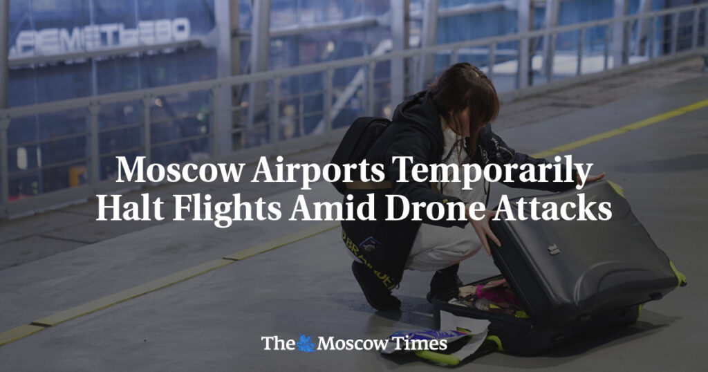 Аэропорты Москвы временно приостановили полёты из-за атак дронов Аэропорты Москвы временно приостановили полёты из-за атак дронов