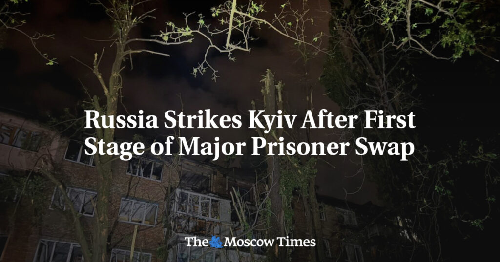 Россия нанесла удар по Киеву после первого этапа крупного обмена пленными Россия нанесла удар по Киеву после первого этапа крупного обмена пленными