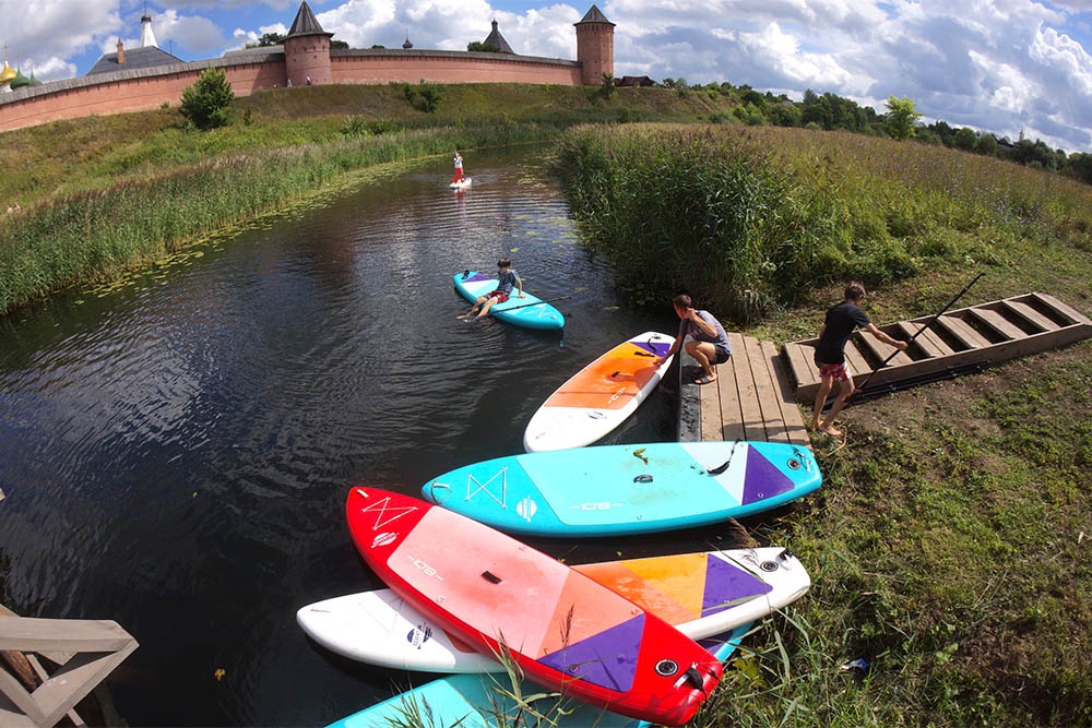 В России начинается купальный сезон: новые пляжи, фонтан на озере и сап-доски В России начинается купальный сезон: новые пляжи, фонтан на озере и сап-доски