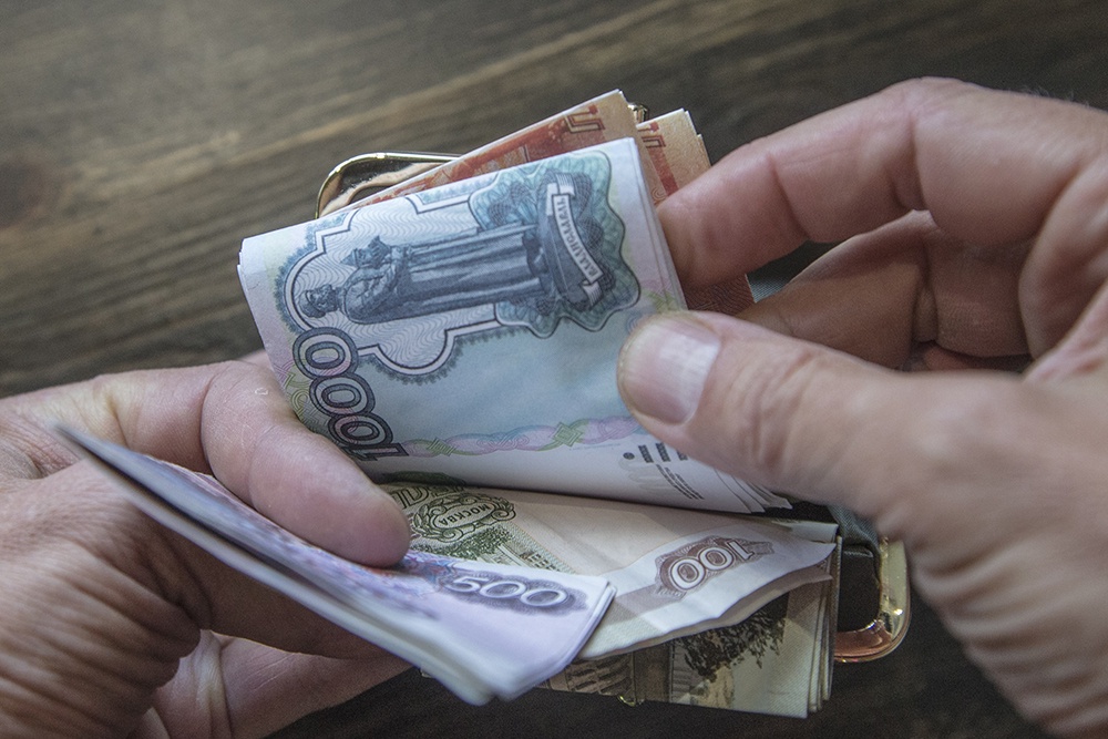 Госдума защитила зарплаты россиян: при депремировании она не может быть снижена более чем на 20% Госдума защитила зарплаты россиян: при депремировании она не может быть снижена более чем на 20%