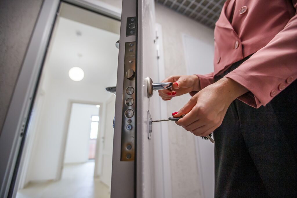 Россиянам напомнили о штрафе за проживание без временной регистрации Россиянам напомнили о штрафе за проживание без временной регистрации