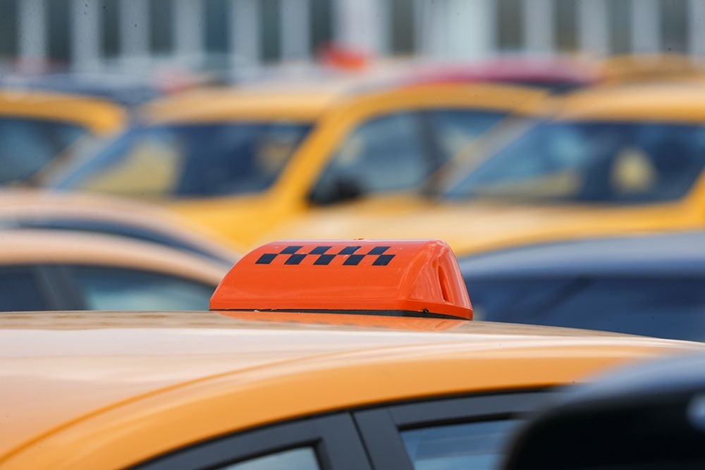 Путин подписал закон о локализации машин такси. Что изменится в пассажирских перевозках Путин подписал закон о локализации машин такси. Что изменится в пассажирских перевозках