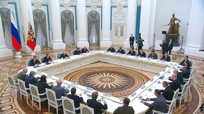 Президент России провёл встречу с представителями деловых кругов страны Президент России провёл встречу с представителями деловых кругов страны