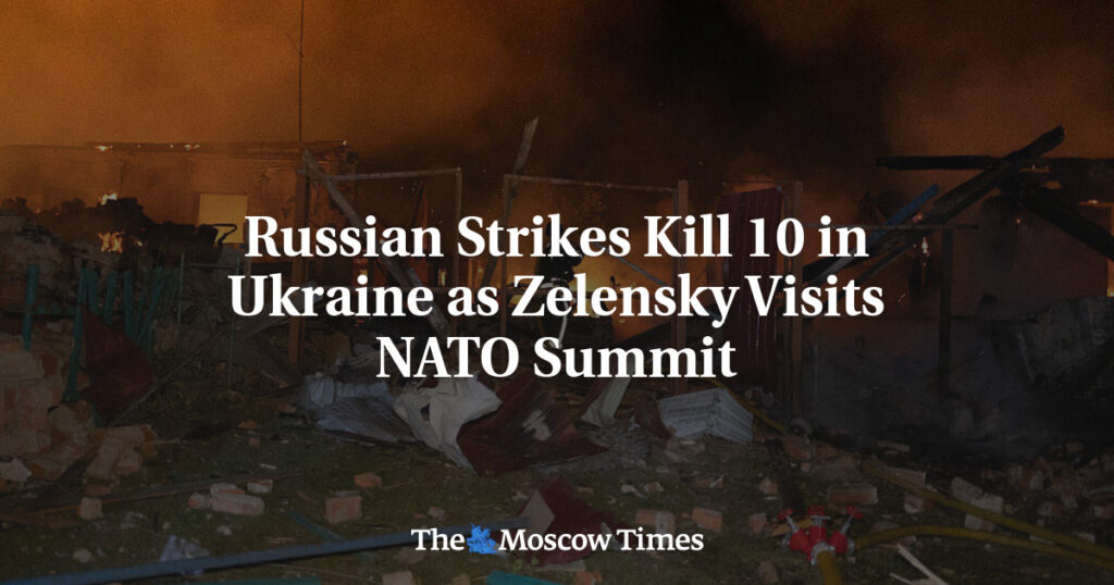 Удары России убили 10 человек в Украине, в то время как Зеленский посетил саммит НАТО