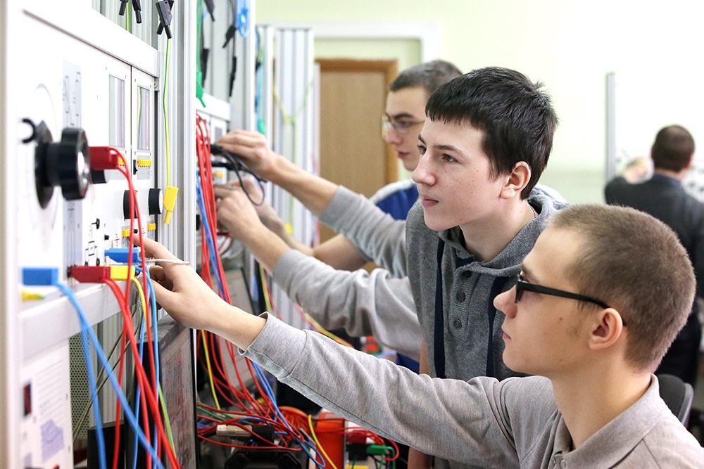 Рынку труда требуются специалисты новых профессий Рынку труда требуются специалисты новых профессий