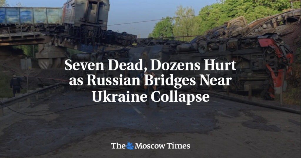 Семь погибших, десятки раненых в результате обрушения мостов в России рядом с Украиной Семь погибших, десятки раненых в результате обрушения мостов в России рядом с Украиной