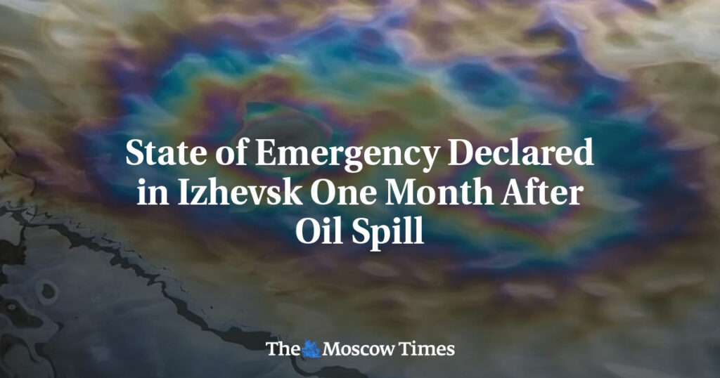 Чрезвычайное положение объявлено в Ижевске через месяц после разлива нефти Чрезвычайное положение объявлено в Ижевске через месяц после разлива нефти