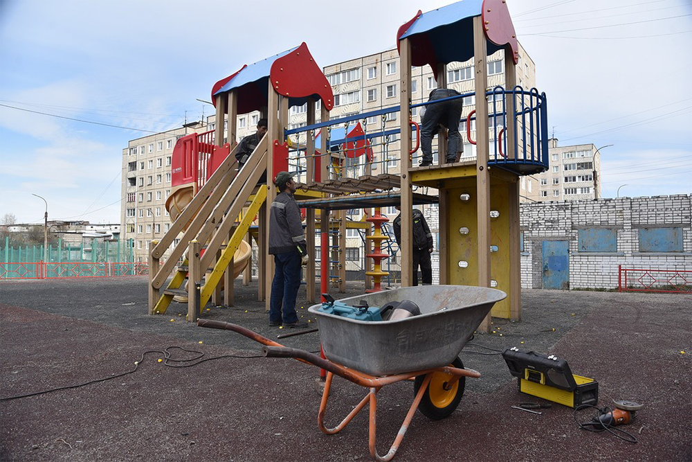 Почему в Мурманске детские площадки остаются без хозяина Почему в Мурманске детские площадки остаются без хозяина