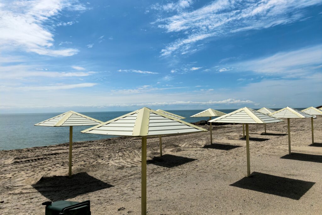 Поедут ли этим летом туристы на курорты новых регионов? Корреспонденты “РГ” оценили пляжи и удобство Азовского побережья Поедут ли этим летом туристы на курорты новых регионов? Корреспонденты “РГ” оценили пляжи и удобство Азовского побережья