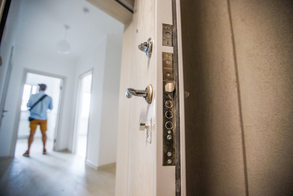 Застройщик сдал квартиру с недоделками? Верховный суд объяснил, можно ли взыскать с него компенсацию Застройщик сдал квартиру с недоделками? Верховный суд объяснил, можно ли взыскать с него компенсацию