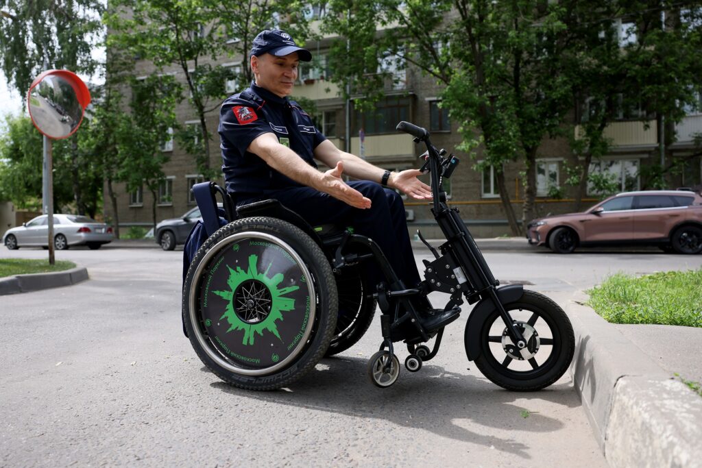 С начала лета на парковки Москвы вышли маломобильные контролеры. Чем они занимаются и почему их работа важна для города С начала лета на парковки Москвы вышли маломобильные контролеры. Чем они занимаются и почему их работа важна для города