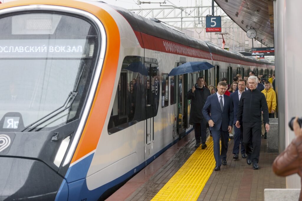 Собянин и Белозеров дали старт обновлению поездов на Ярославском направлении МЖД Собянин и Белозеров дали старт обновлению поездов на Ярославском направлении МЖД