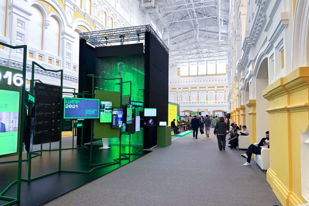 На ЦИПР-2025 представили российский сервер нового поколения На ЦИПР-2025 представили российский сервер нового поколения