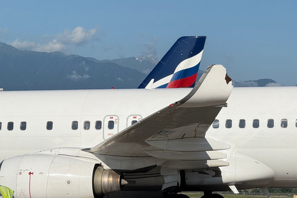 В аэропорту Сочи столкнулись два пассажирских самолета В аэропорту Сочи столкнулись два пассажирских самолета