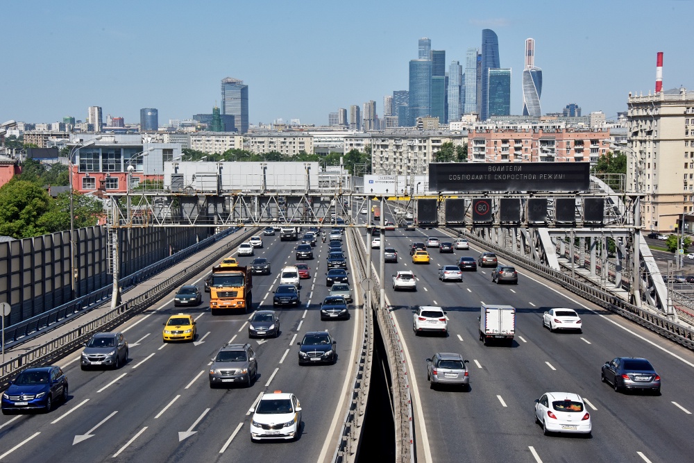 Скоростной режим на участке Третьего транспортного кольца ограничат до 60 км/ч Скоростной режим на участке Третьего транспортного кольца ограничат до 60 км/ч