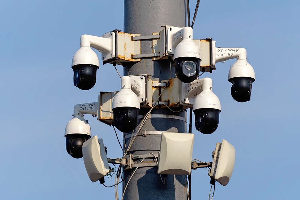 Фиксируют граффити на стенах и сообщают о мусоре. Как в Подмосковье нейросеть следит за порядком во дворах Фиксируют граффити на стенах и сообщают о мусоре. Как в Подмосковье нейросеть следит за порядком во дворах