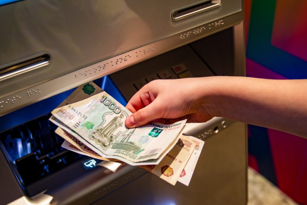 Банкиры попросили перенести подтверждение операций доверенными лицами на 2026 г. Банкиры попросили перенести подтверждение операций доверенными лицами на 2026 г.