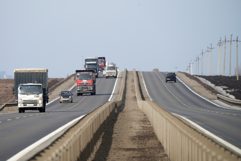 Путин: В Донбассе и Новороссии отремонтируют еще 9,6 тысячи километров дорог Путин: В Донбассе и Новороссии отремонтируют еще 9,6 тысячи километров дорог