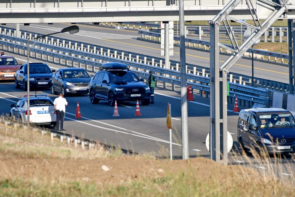 Досмотр на Крымском мосту: как пройти, правила проезда Досмотр на Крымском мосту: как пройти, правила проезда