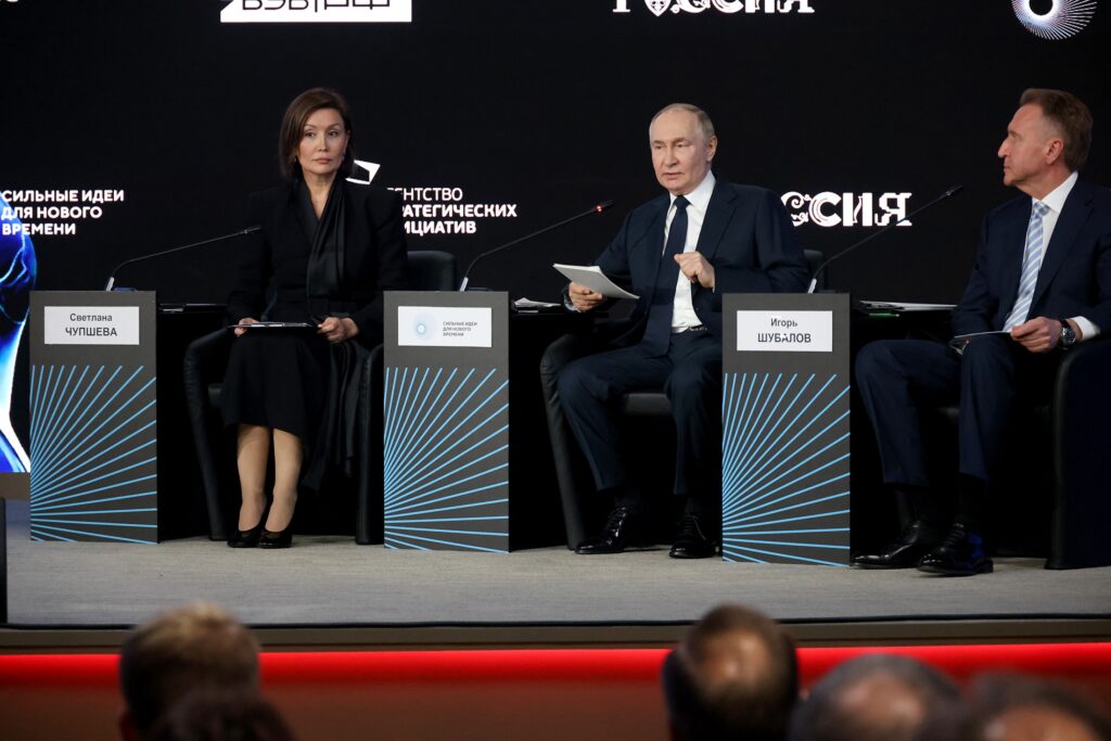 Бизнес-инициативы и семья как модный тренд: Путин анонсировал новый этап технологического развития России Бизнес-инициативы и семья как модный тренд: Путин анонсировал новый этап технологического развития России