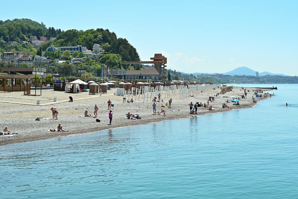 Пляжи Сочи открылись после мощного ливня и шторма Пляжи Сочи открылись после мощного ливня и шторма